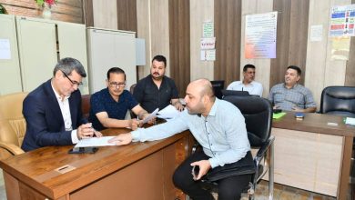 وكيل-مدير-فرع-توزيع-كهرباء-النجف-الأشرف-يلتقي-بالمواطنين-والموظفين-ويوجّه-بسرعة-إنجازها.